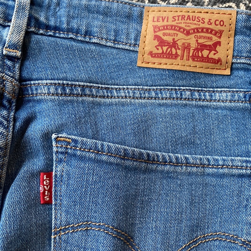 Levi’s 721 High Rise Skinny Jeans - Picture 5 of 5